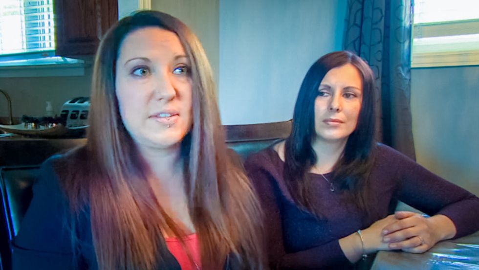 Jeweler puts up homophobic sign after lesbians order wedding rings -- then refuses to refund down payment