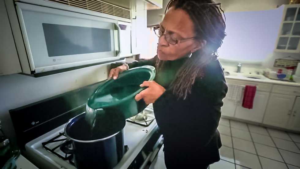 71-year-old Los Angeles widow loses running water over $11,000 bill, survives by toting 50 gallons a week