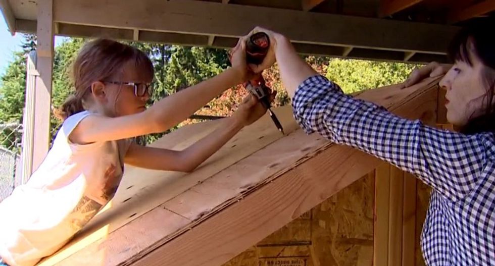 Nine year old with power tool savvy builds houses for local homeless