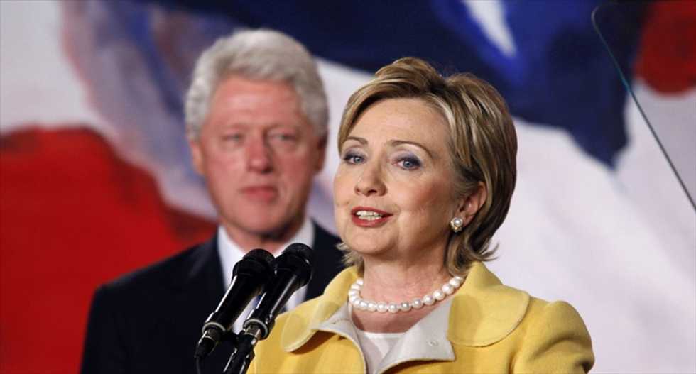 Clinton bashes Wall Street and pledges US income equality