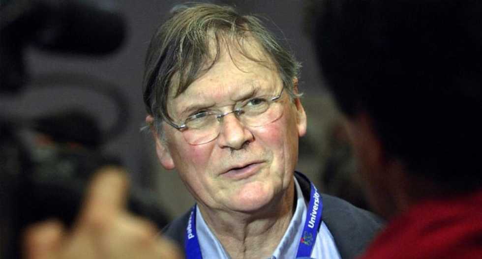 Nobel laureate Tim Hunt explains his 'very stupid' sexist science lab comments