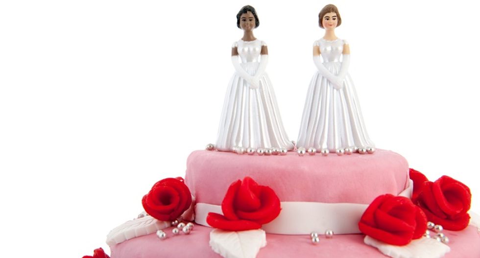 Oregon baker ordered to pay $135,000 in damages to lesbian couple they refused
