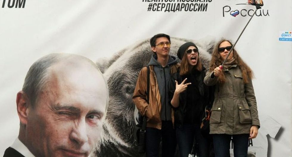Russian police launch 'safe selfie' guide after spate of deaths