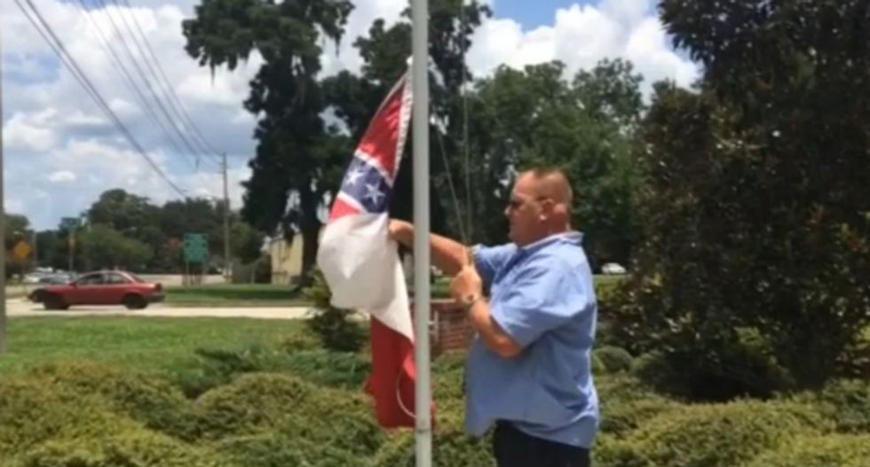 It's unanimous: Florida county votes to resurrect the Confederate flag at public police memorial