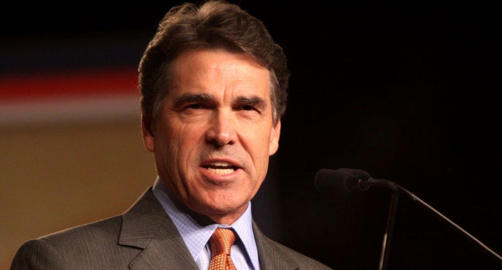 Donald Trump praises Rick Perry as a potential challenger to Senator Ted Cruz