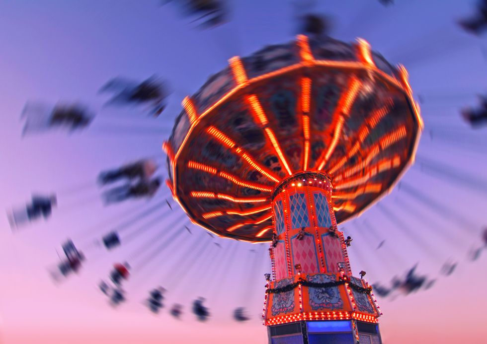 Kentucky amusement park ride tips over, 12 injured: police