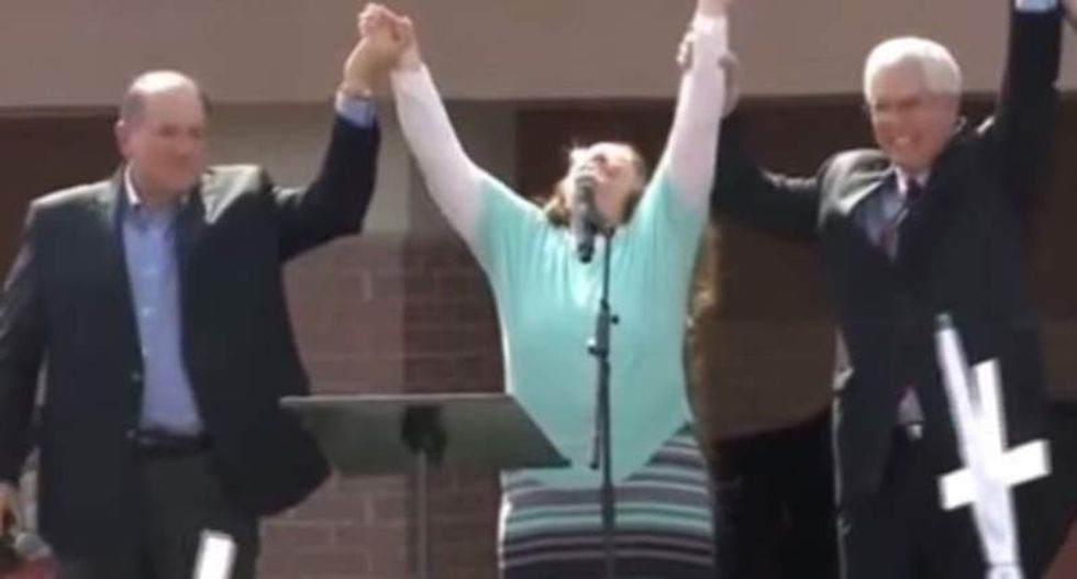 Kentucky clerk Kim Davis switches to Republican Party