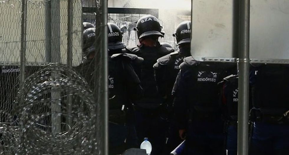 Hungary police fire tear gas at migrants at Serbia border