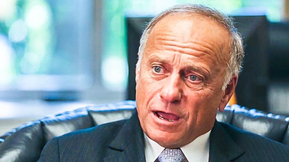 Rep. Steve King smears Muslim colleague behind his back -- and acts like nothing happened moments later