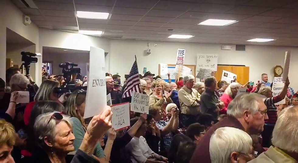 'Your Last Term': Sen. Joni Ernst faces deafening chants at veterans town hall