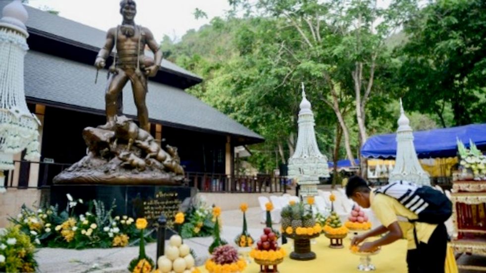 Thai 'Wild Boars' pay respects to hero diver who died in rescue