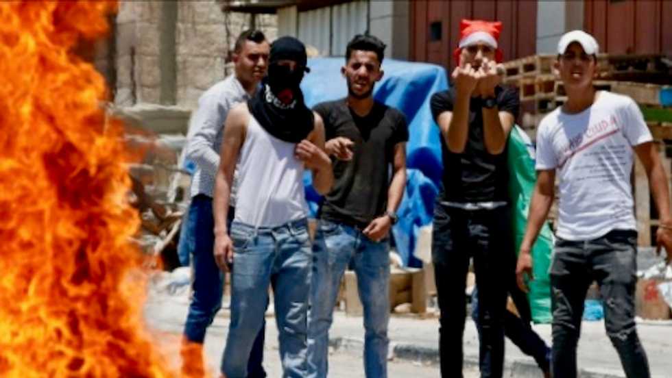 US kicks off Mideast plan, with Palestinians boycotting