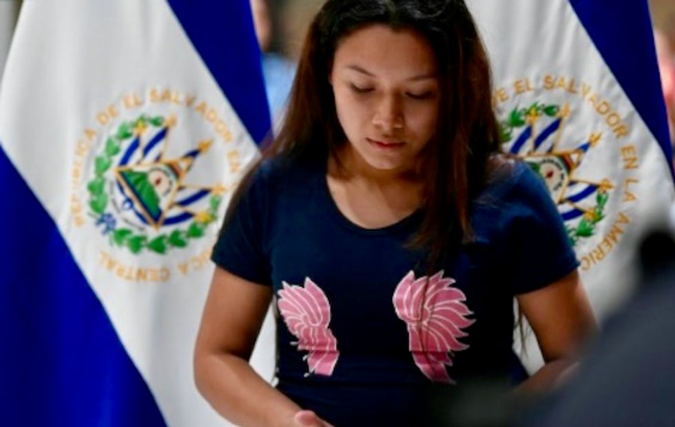 Wife, mother of drowned Salvadoran migrants returns home