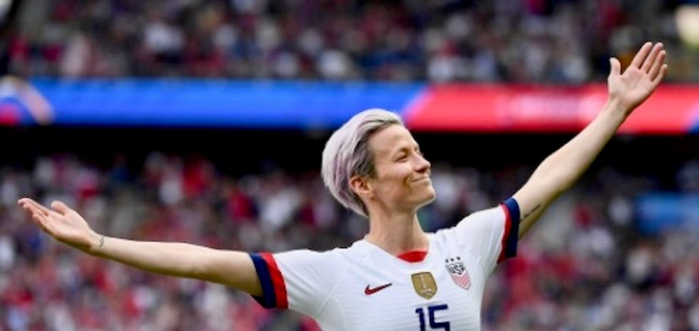 Soccer superstar Megan Rapinoe takes victory lap on CNN to explain her epic stance