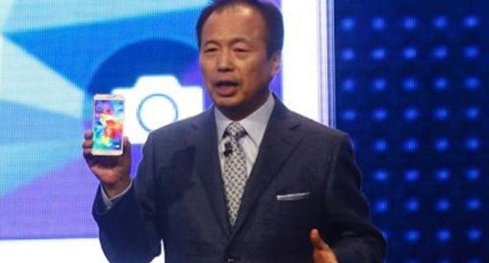 Samsung insists mobile payment data is safe despite hacking attack