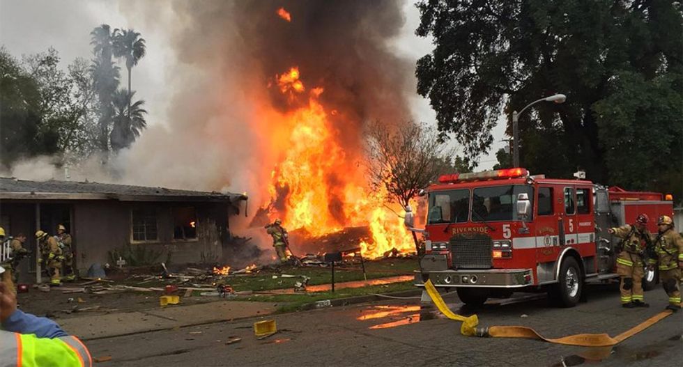 One dead, four hurt after plane crashes into California home