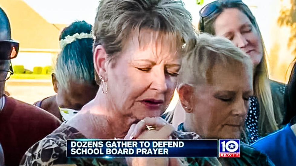 One hundred Texas Christians pray before school board meeting to spite non-believing parents