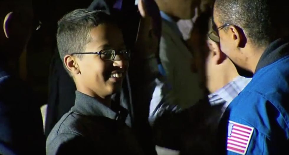 Clock-maker Ahmed Mohamed meets Obama during White House Astronomy Night