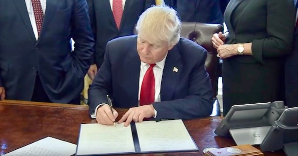 Experts: ‘Constitutional Crisis’ if Trump ignores SCOTUS and adds citizenship question to census by executive action