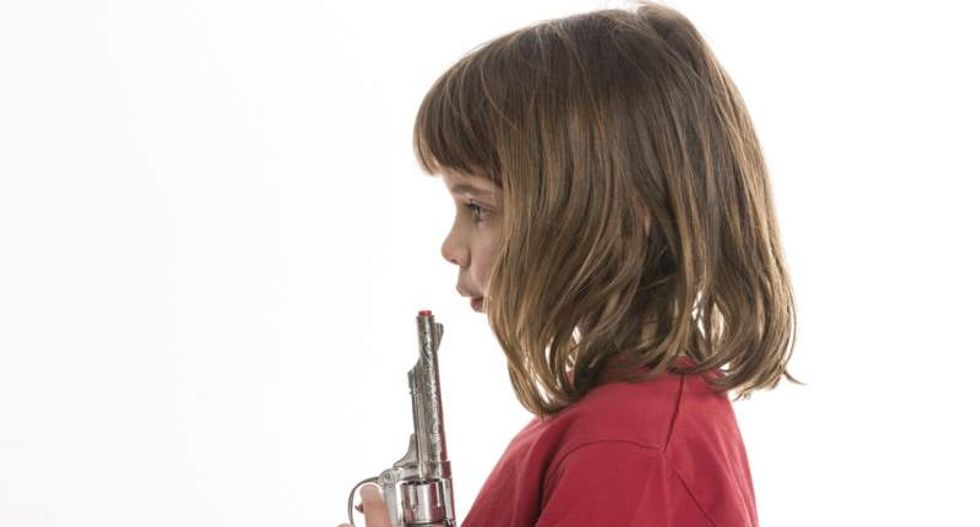 Ariz. man leaves 5-year-old granddaughter in desert with loaded gun to 'shoot bad guys'