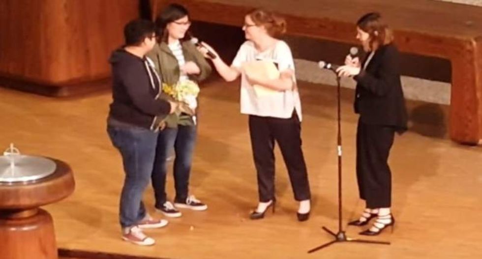 Amy Poehler and 'Portlandia' star host surprise same-sex wedding: 'All of us here are rooting for you'