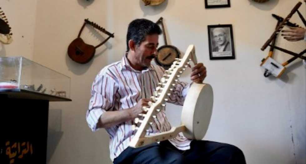 Pharaonic harp strums along to new tune