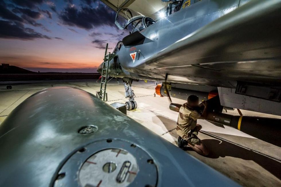 French warplanes pound ISIS stronghold in Syria: ministry