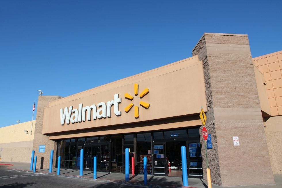 Walmart boost minimum wage to $11, plans bonuses after U.S. tax cuts