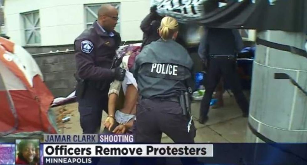 Minn. cops clash with #BLM protesters outside precinct where Jamar Clark was shot and killed