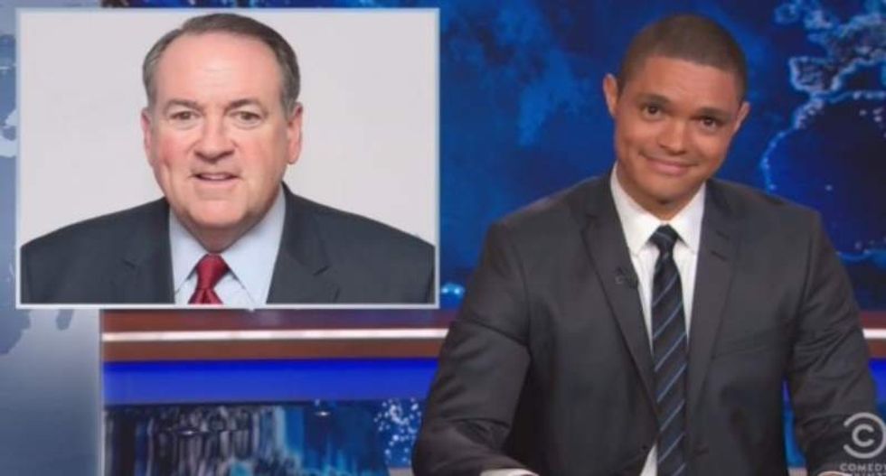 Trevor Noah slams 'callous' Huckabee for comparing Syrian refugees to spoiled milk