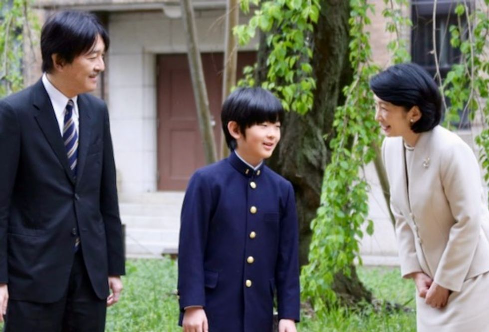 Japan abdication stirs female succession debate