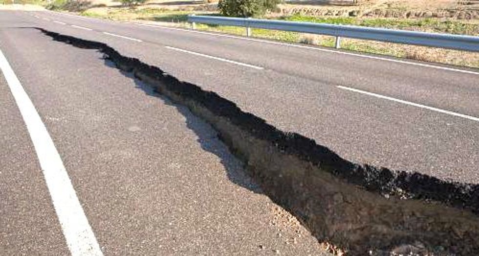 Magnitude 7.9 earthquake off Alaska prompts tsunami warning