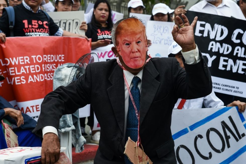 US accused of blocking UN climate talks amid protests