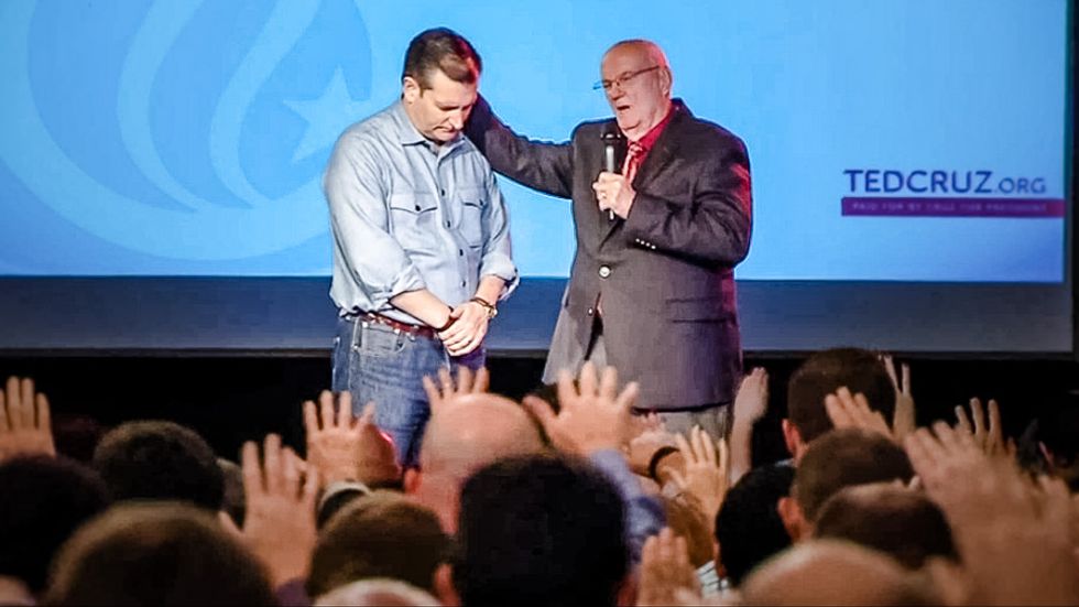 Ted Cruz campaign rally morphs into creepy 'prayer revival' so everyone can pray for him to be president