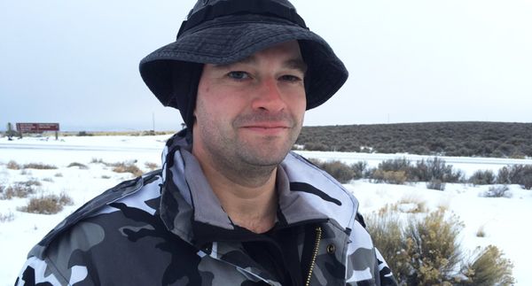 Authorities plan to cut off power to militia at occupied Oregon refuge