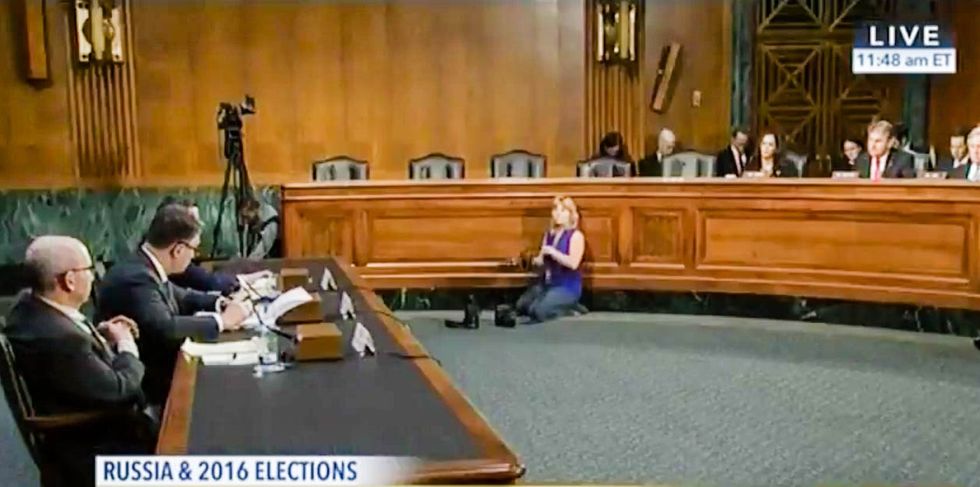 Nobody's 'covering my back': Ex-FBI agent tells Senate he doesn't trust Trump to protect him from Russia