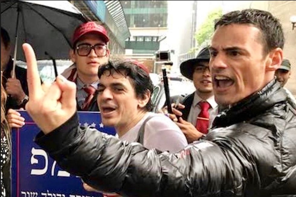 Here's what racist lawyer bro Aaron Schlossberg could do if he really wanted to prove he's sorry