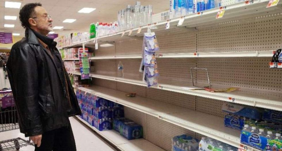 Washingtonians stock up and hunker down as history-making 'Snowzilla' closes in