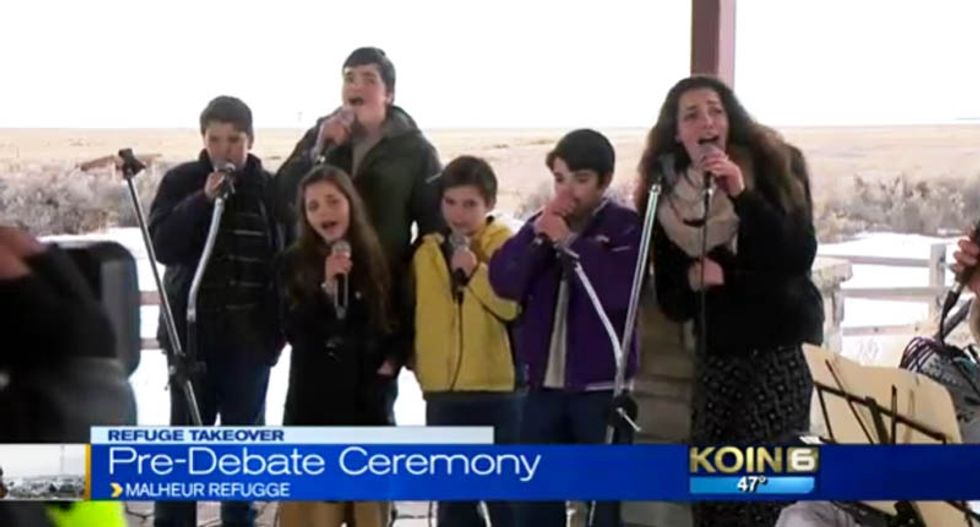 Mom accused of child abuse hauls seven kids to Oregon for surreal performance before armed militants