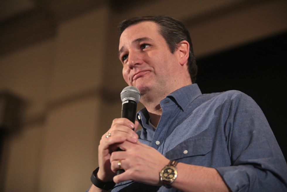 Heckler interrupts Ted Cruz rally by pretending to barf: ‘I don’t feel so good — Ted Cruz looks so weird’