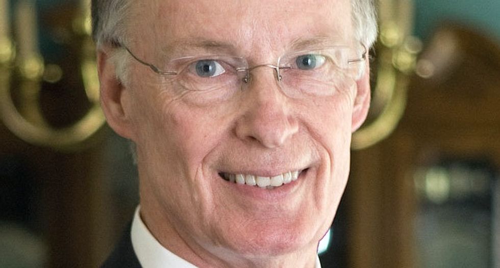 Alabama governor set to resign before sundown after hiding affair with former aide