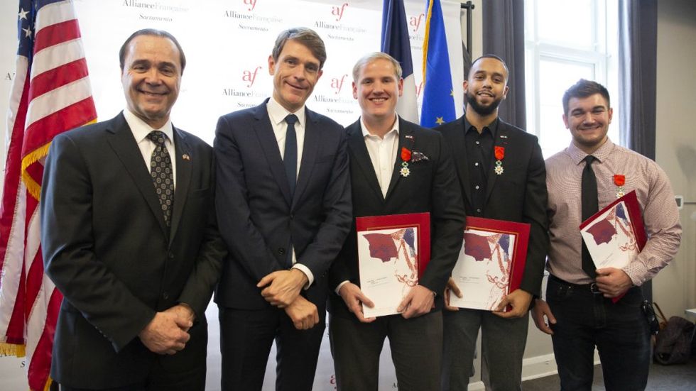 Americans who thwarted train terror attack become French citizens