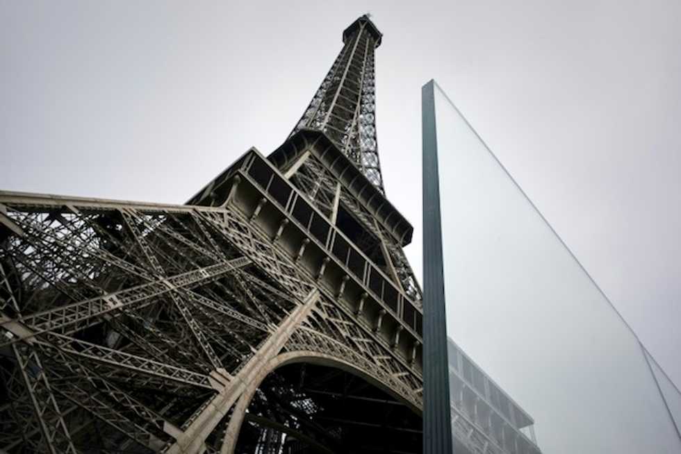 Paris puts final touches to Eiffel Tower anti-terror walls
