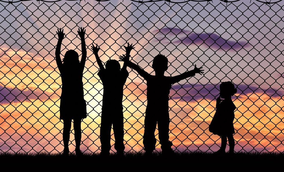 Trump signs immigration order on asylum