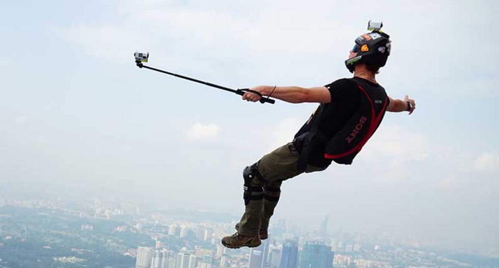 Here's why people risk their lives for the perfect selfie -- according to science