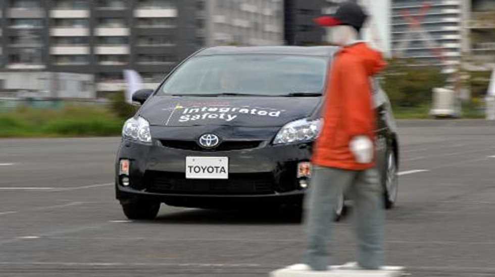 Toyota unveils cars with auto pilot system
