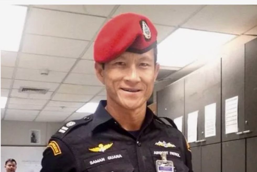 Thai diver dies as rescue teams ponder how to bring out trapped boys