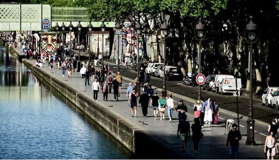 Lockdown-defying Parisians pose challenge for authorities