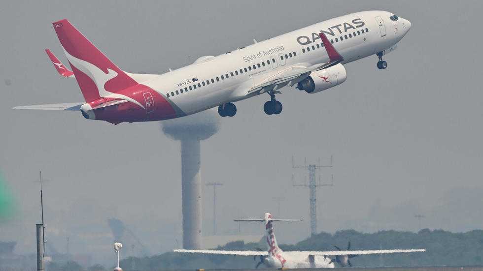 Airlines avoiding flying through Iran and Iraq airspace