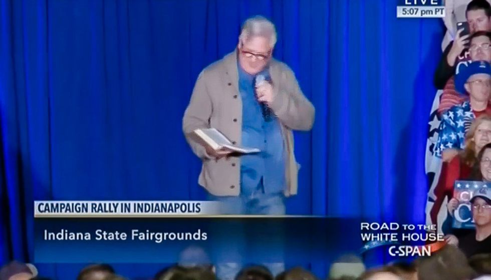 Glenn Beck reads Bible at Cruz rally: Trans women are dudes because of 'thingamajig downstairs'